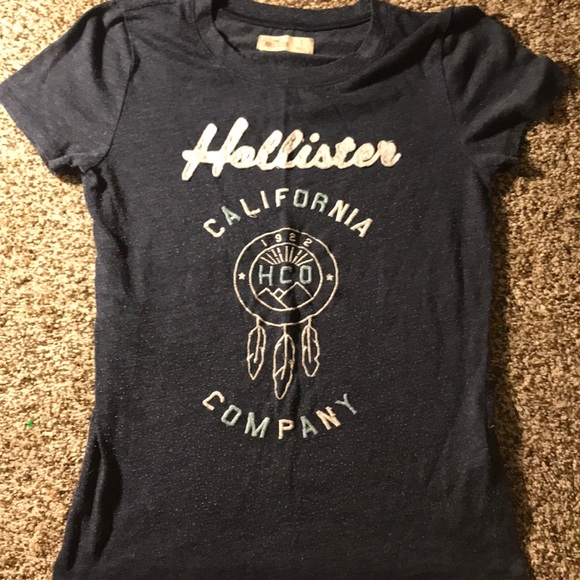 Tops - Hollister t-shirt